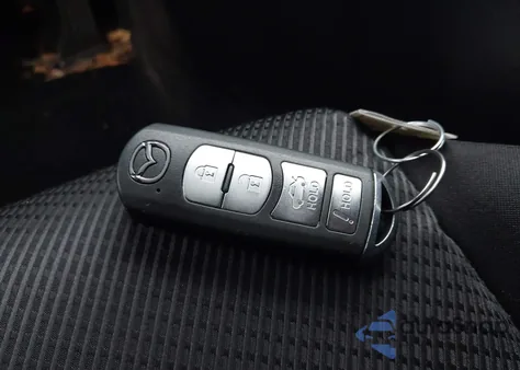 2018 Mazda Mazda3 Sport z USA, uszkodzony, nr VIN 3MZBN1U74JM175791